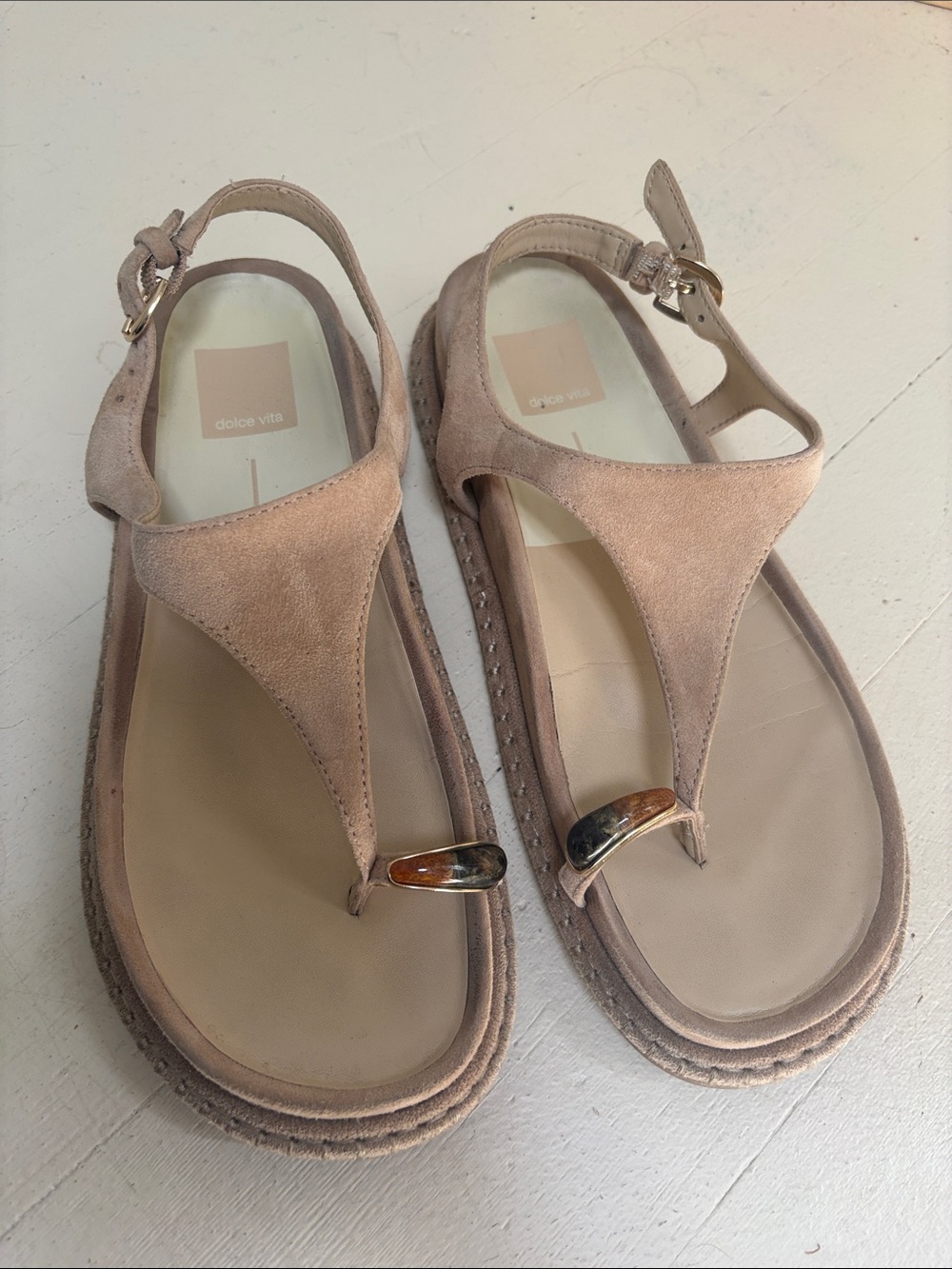 Dolce Vita Stefan Gemstone T-Strap Sandals in Bamboo Sz 7